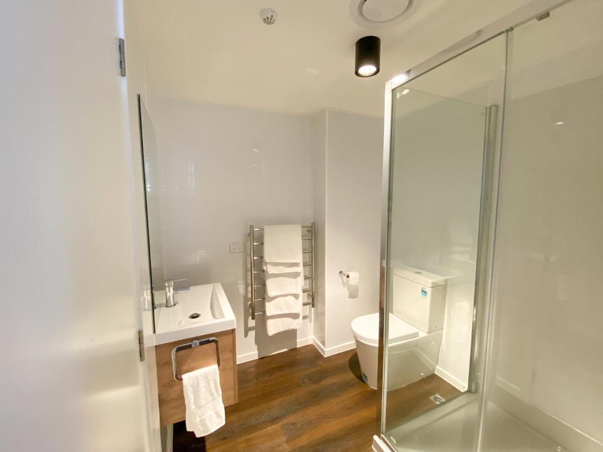 Modern 2-Bedroom Apartment 7-Mins Walk To Κουίνσταουν Εξωτερικό φωτογραφία